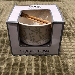 Leaf Pattern Noodle Bowl with Chopsticks and Spoon